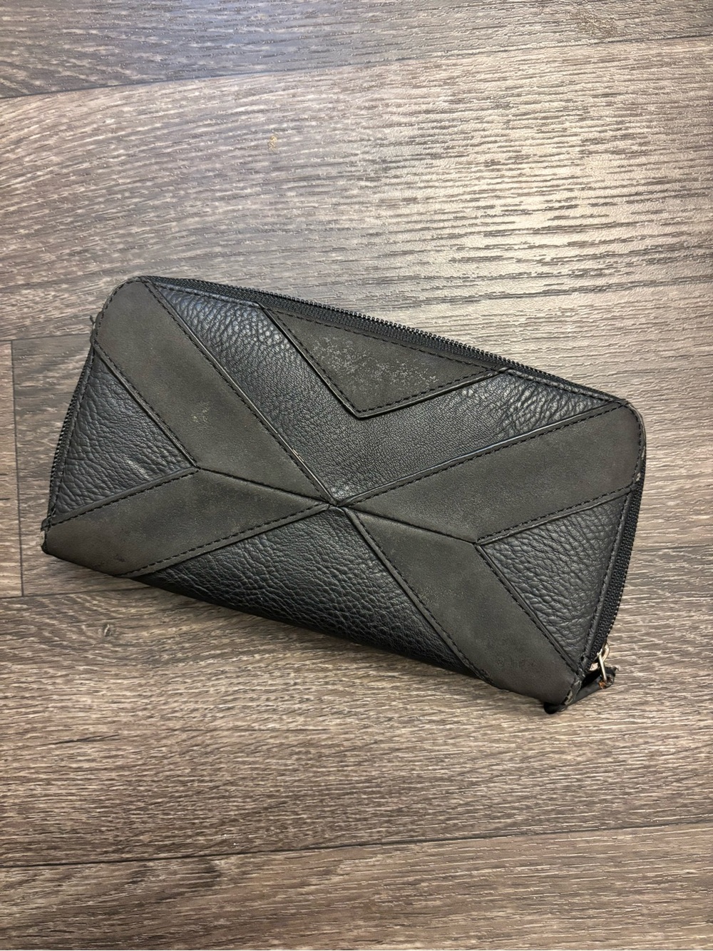 3/$20 | Black Geometric Zip Wallet
